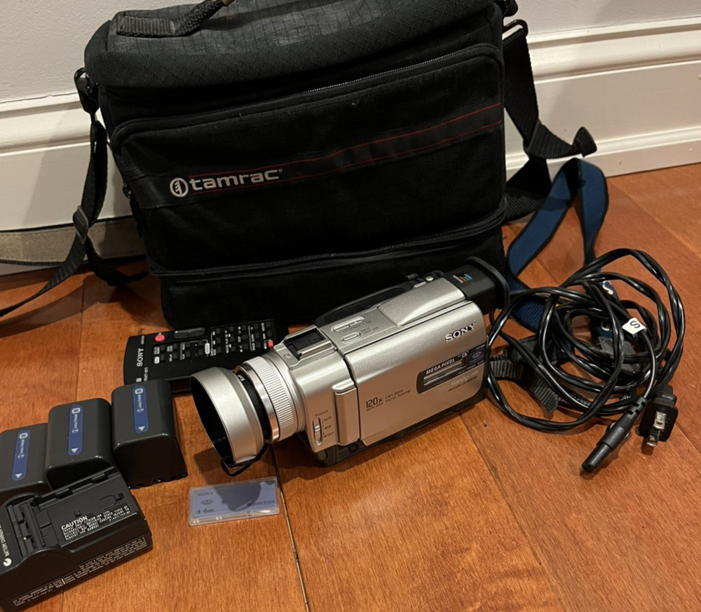 Sony DCR-TRV20 MiniDV Digital Camcorder Handycam Bundle Working + Accessories