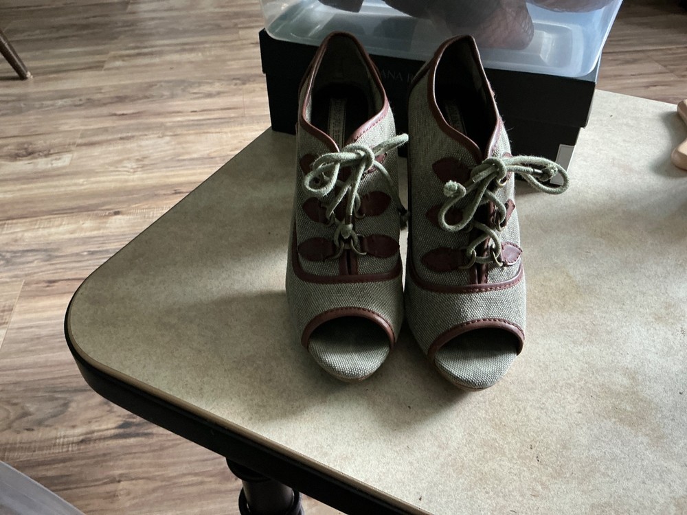 banana republic canvas and leather lace up heels