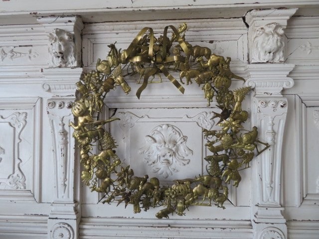 OMG RARE Old Vintage Round DRESDEN HOLIDAY WREATH Brass Metal LARGE FULL