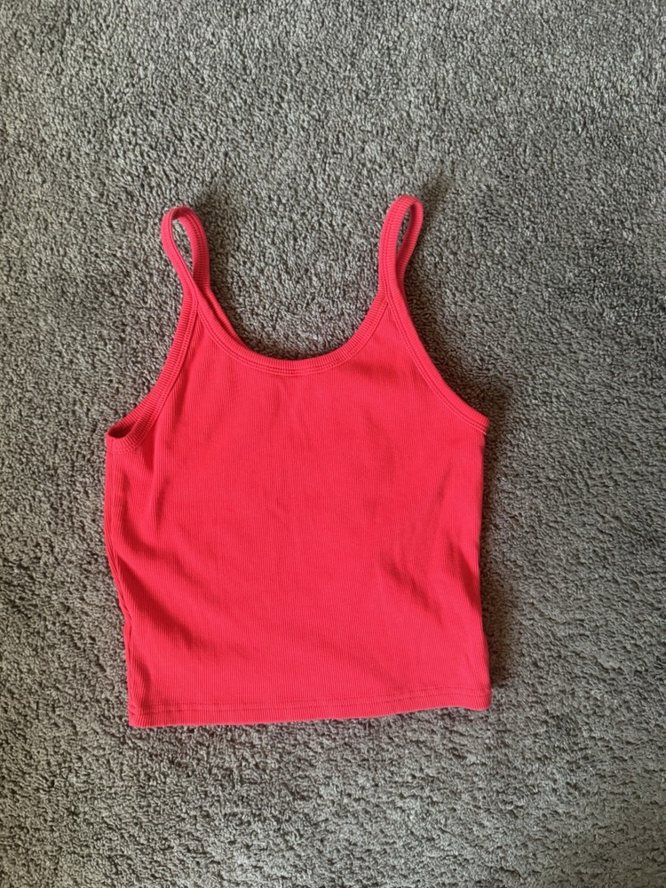 Women's Red Solid Ribbed Knit Scoop Neck Sleeveless Cropped Tank Top Size L