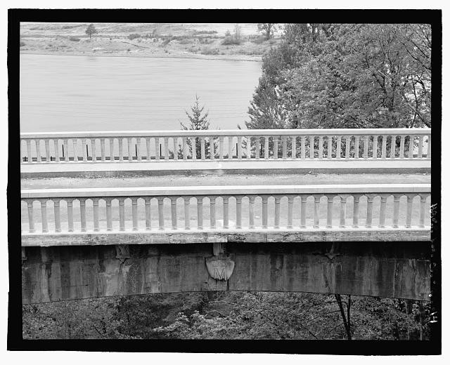 14. Detail view of arch crown and stylized cartouche, view looking north -