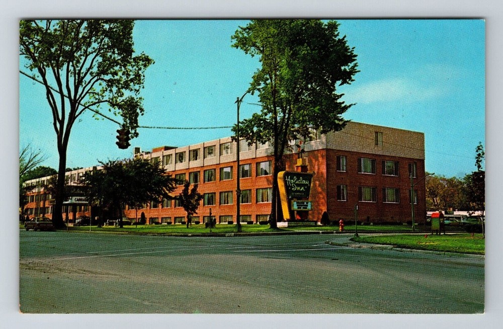 Watertown NY-New York, Holiday Inn, Outside Scenic View Vintage Postcard