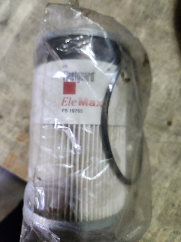 6PCS OEM Genuine Fleetguard FS19765 Cummins Fuel/Water Separator