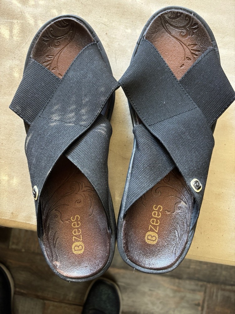 Bzees women’s desire wedge sandals size 9