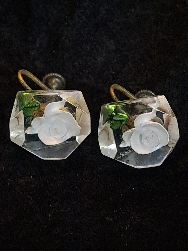Vintage Reverse Carved Lucite White Flower Screw Back Earrings