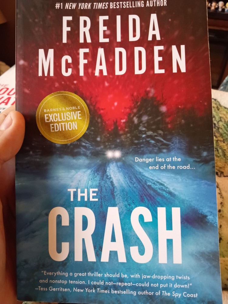 Crash by Freida McFadden (2025, Trade Paperback)