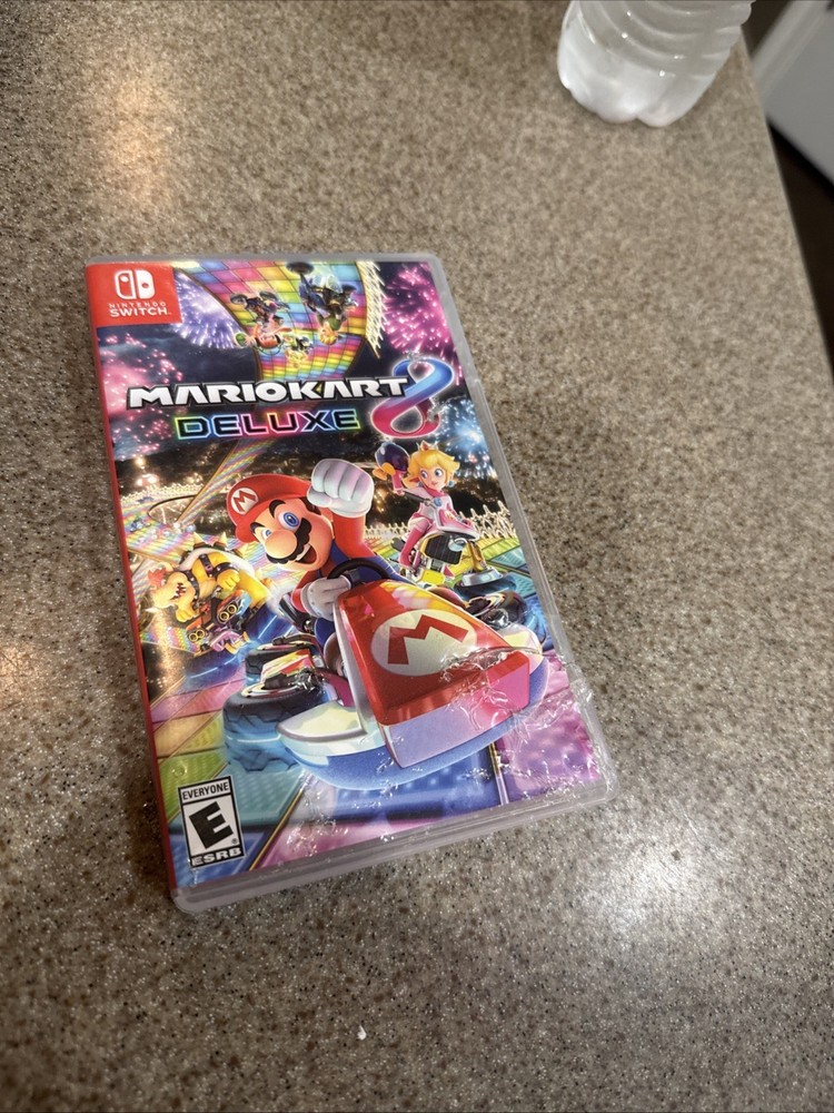 Mario Kart 8 -- Deluxe Edition (Nintendo Switch, 2017) [Physical]