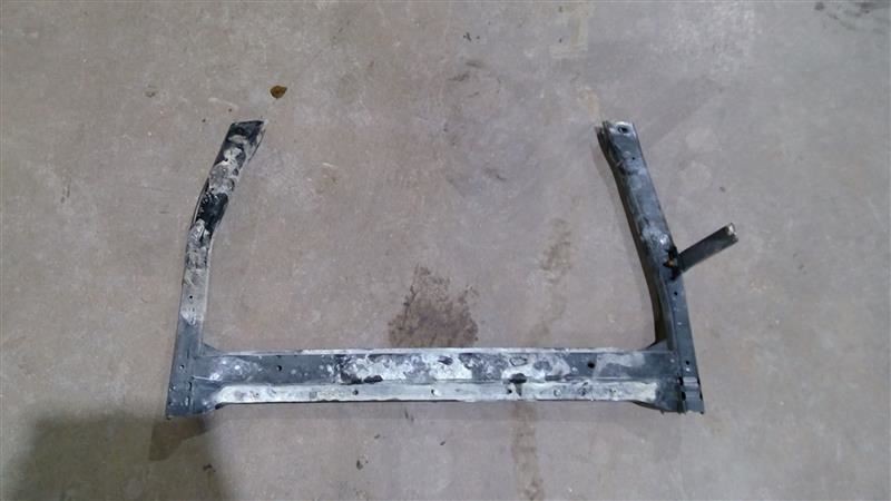 2020 VOLVO XC40 COOLING RADIATOR BRACKET BALCK UNDER RADIATOR 32221552