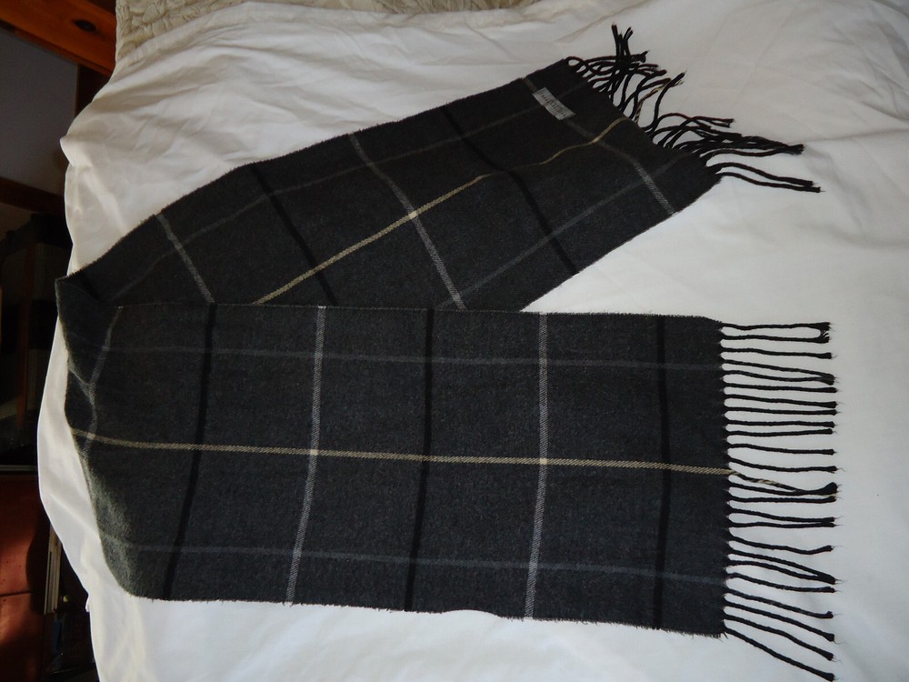 Geoffrey Beene Womens Scarf gray and black One Size 100% acrylic