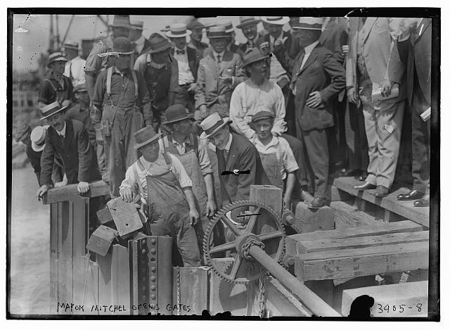 Photo:New York City Mayor John Purroy Mitchel 1910s Opens Gates Crowd