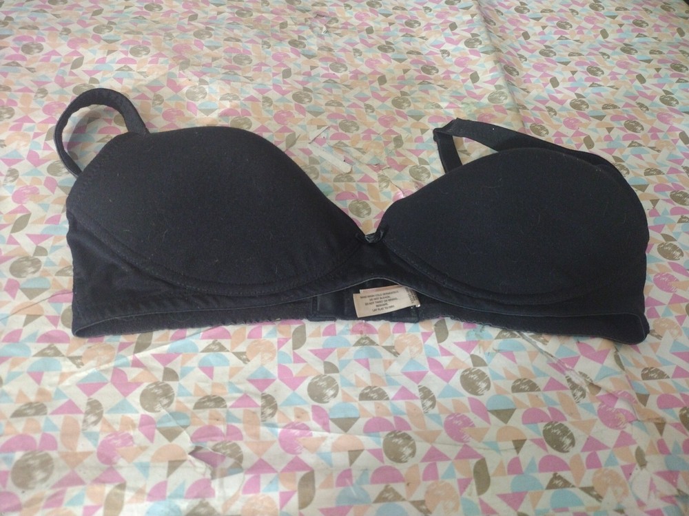 Women's Defective Bra Black Victoria's Secret Brand Size 34B Wire Free.