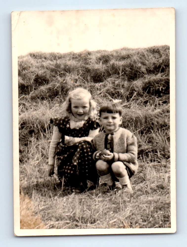 Old Vintage Photo BOY AND GIRL IN FIELD CUTE ANTIQUE SNAPSHOT PHOTOGRAPH