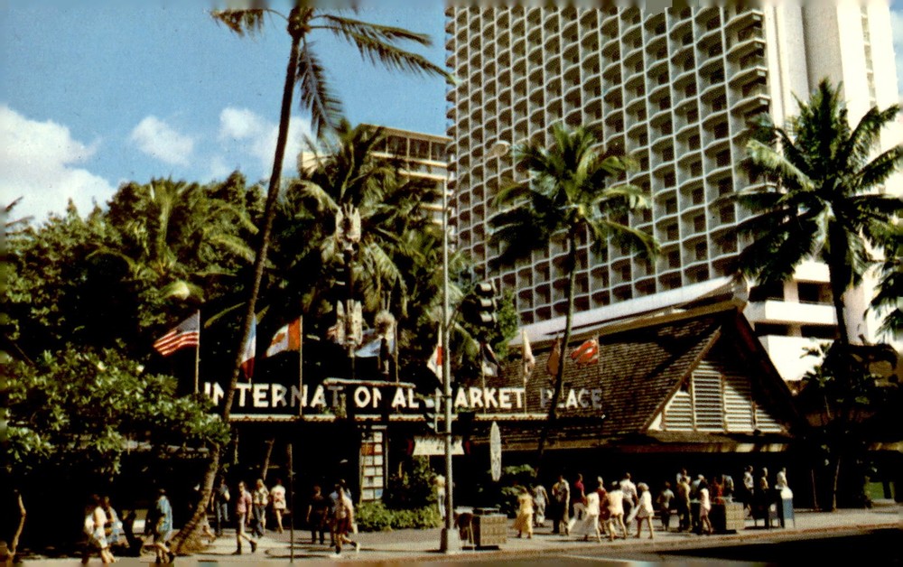 International Market Place, Kalakaua Avenue, Waikiki Postcard