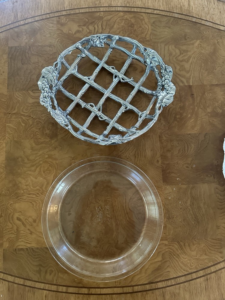 Arthur Court 1999 Vintage Aluminum Grapevine Casserele Dish Holder 10”