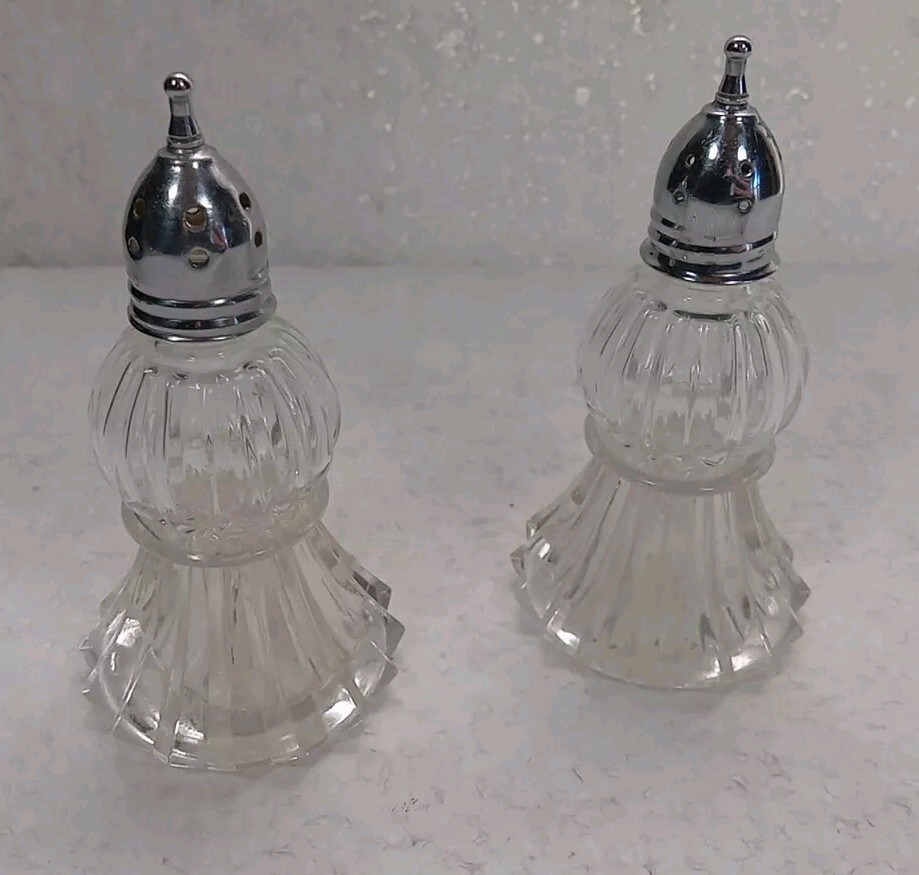 VTG Irice NY Salt Pepper Shakers Ribbed Metal Lids One Lid Has Corrosion