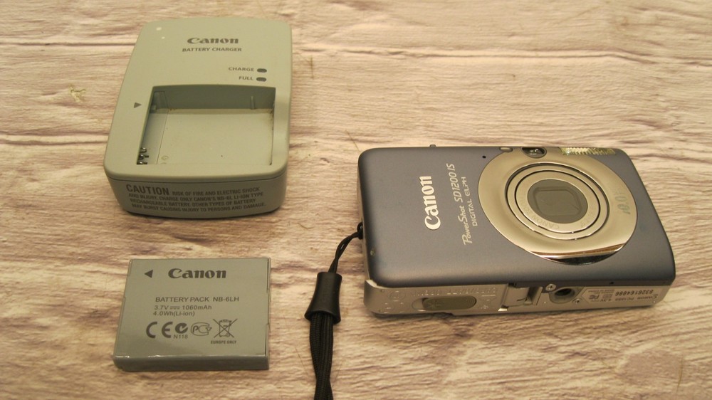 Canon Powershot SD1200 IS Digital Elph 10MP Camera Blue