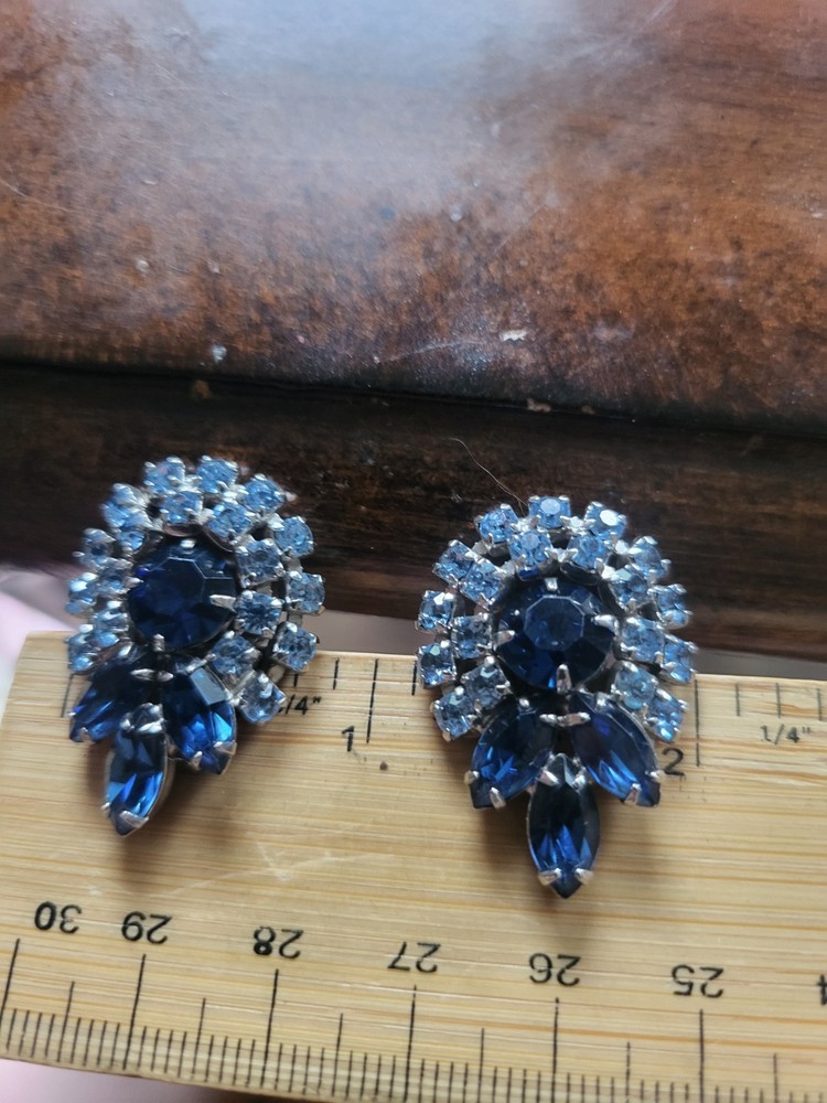 Blue Rhinestone Fleur de Lis Clip On Earrings Silver Tone Vintage