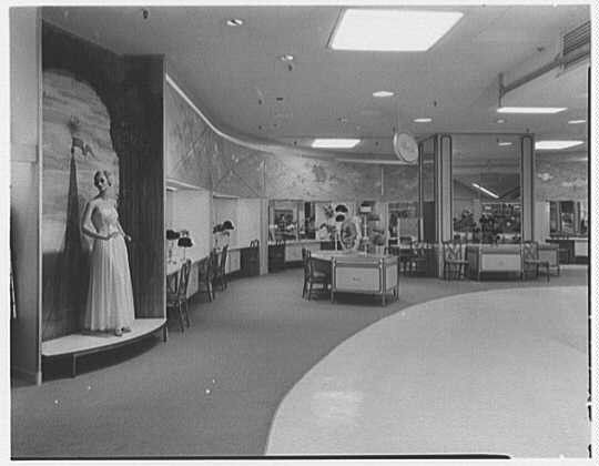 Photo:Higbee Department Store, business in Cleveland, Ohio. Millinery