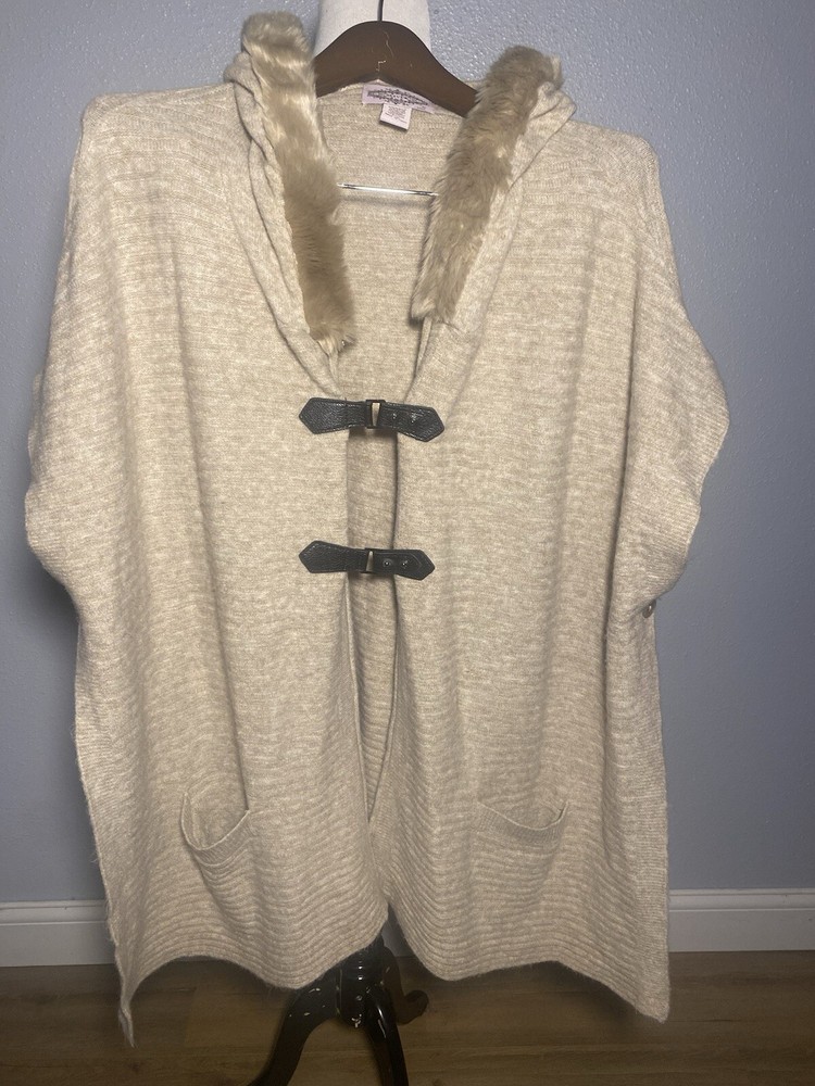 Oliver Hooded Poncho Women’s Size L/ XL Faux Fur Trim Hood Long Side Slits