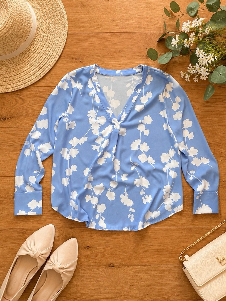 Ann Taylor Blue Floral V-Neck Blouse Size Medium