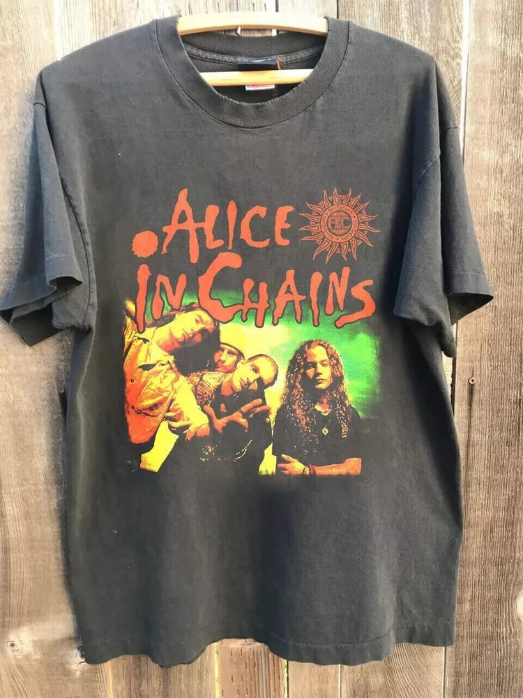 Alice In Chains 90s Vintage Grunge Rock Band Graphic T-Shirt Tee