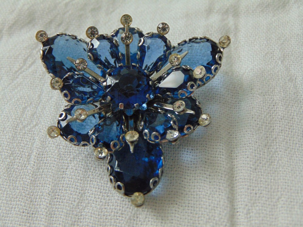 vintage layered sapphire crystals unsigned Schreiner? designer brooch