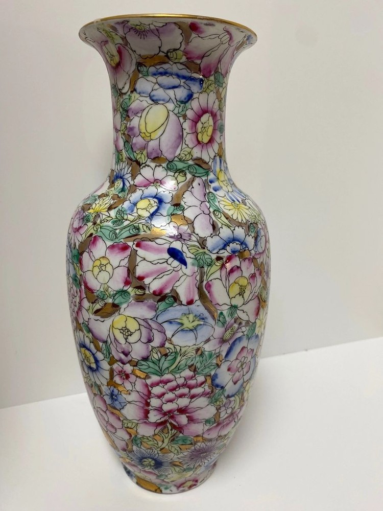 Chinese Porcelain Vase With Vibrant 