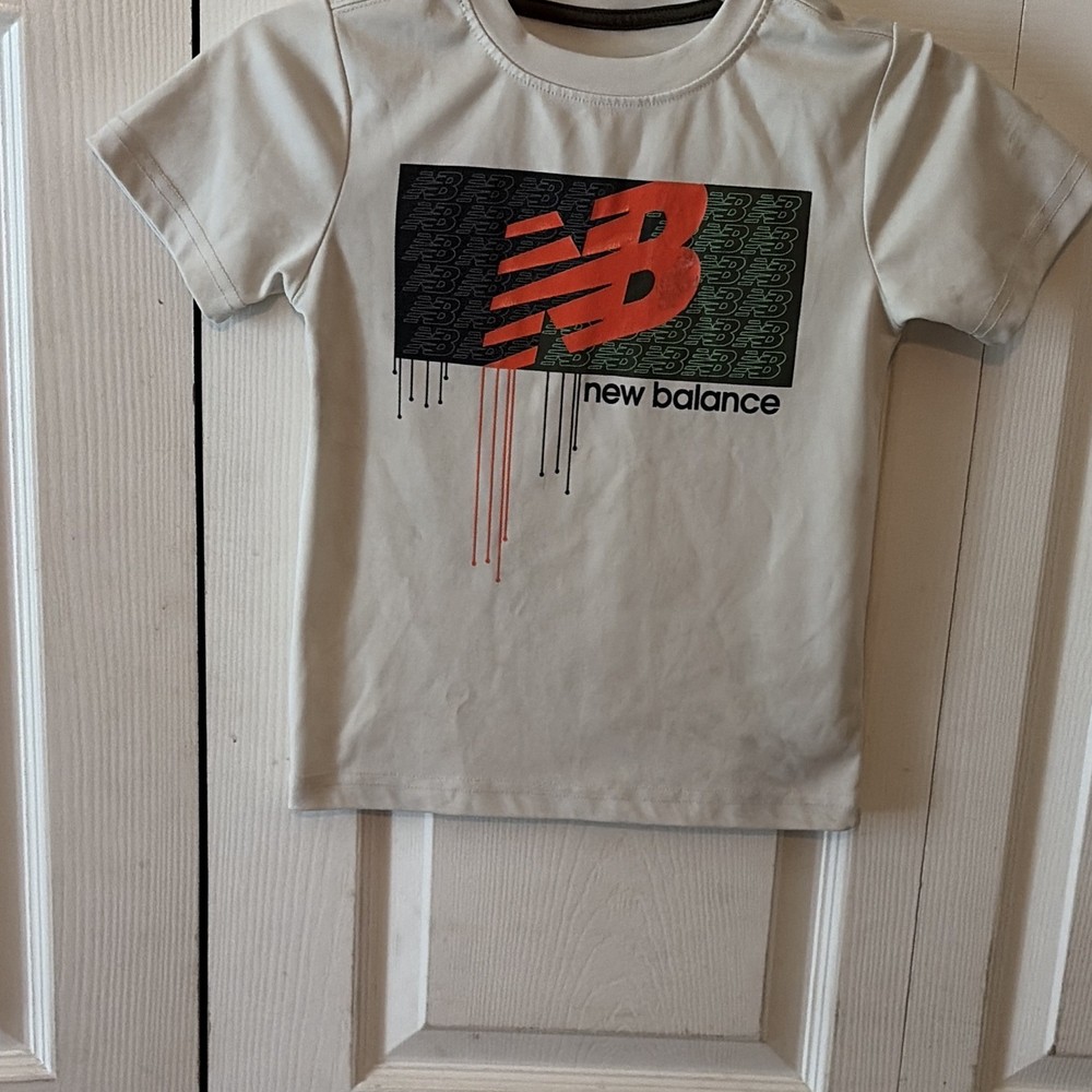 New Balance Boys White Graphic Logo T-Shirt Size S Short Sleeve Crew Neck
