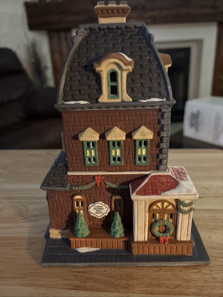 Dept 56 Heritage Village Christmas In The City Haberdashery 5531-0 Mint Condition  