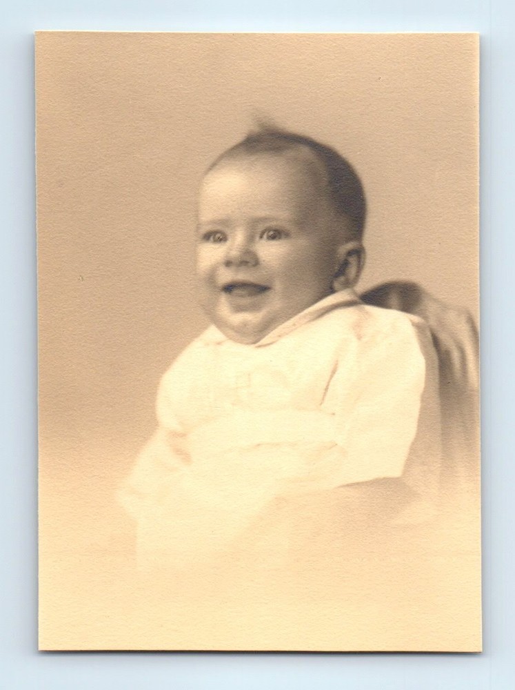 Old Vintage Photo SOLO BABY FORMAL PORTRAIT HAPPY SMILING FOUND PHOTOGRAPH