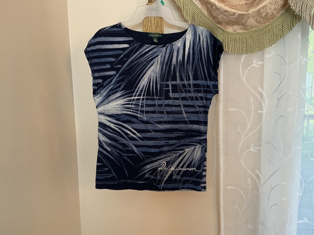 Lauren Jeans Co Ralph Lauren womens top 100% cotton Size Small, has stretch.