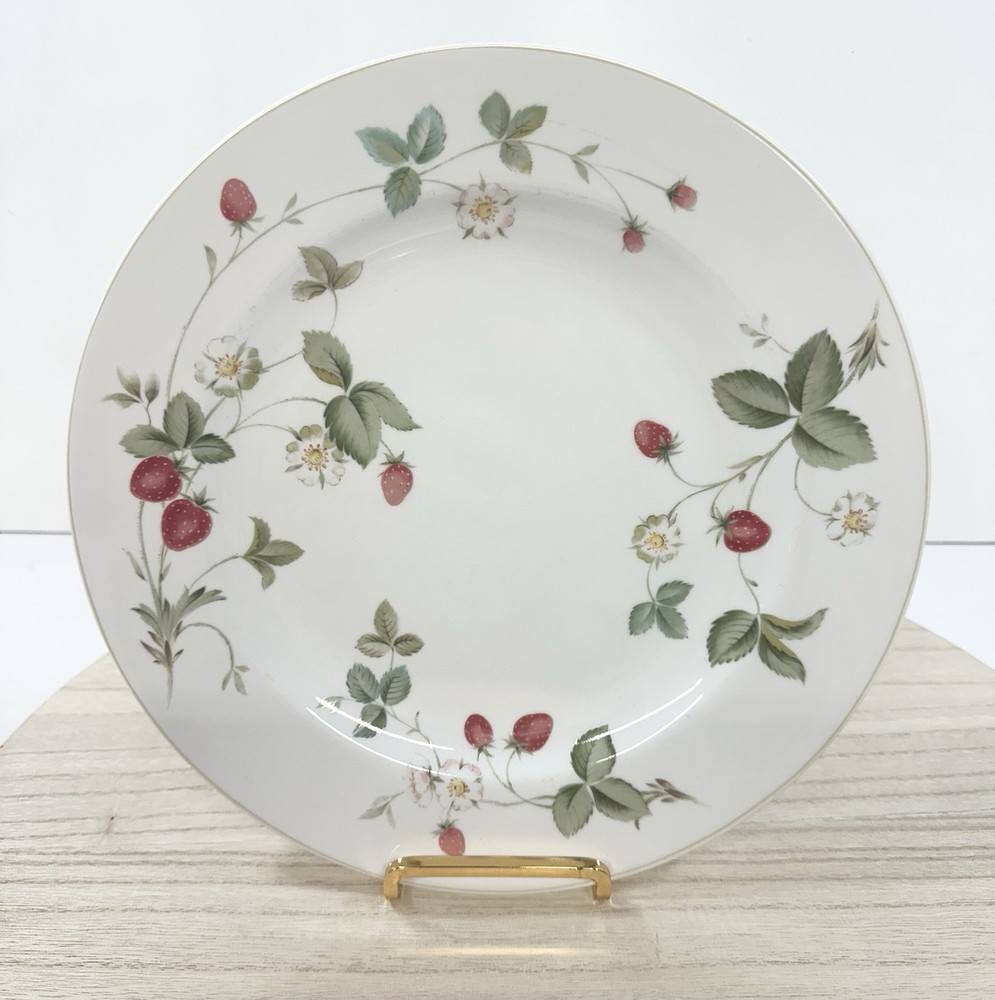 Christopher Stuart Melody Hill Dinner Plate Y0202 Thailand Strawberries E25