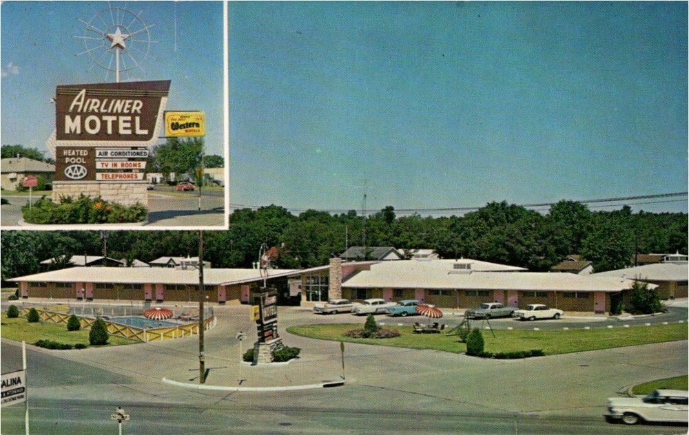 Salina Kansas Airliner Motel North Broadway Neon Sign 1960s postcard