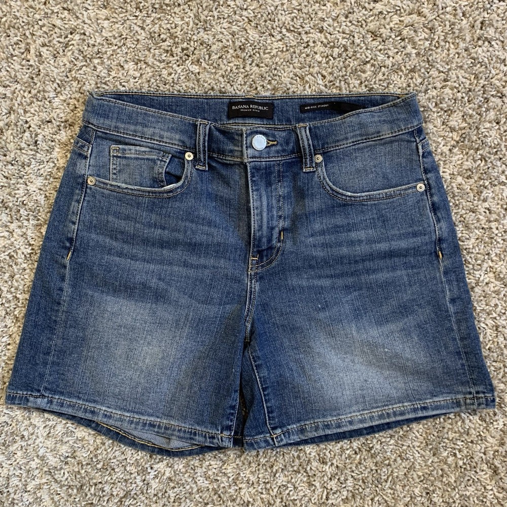 Banana Republic Shorts Womens Size 27/4 Mid-Rise 3” Short Blue Denim Y2K