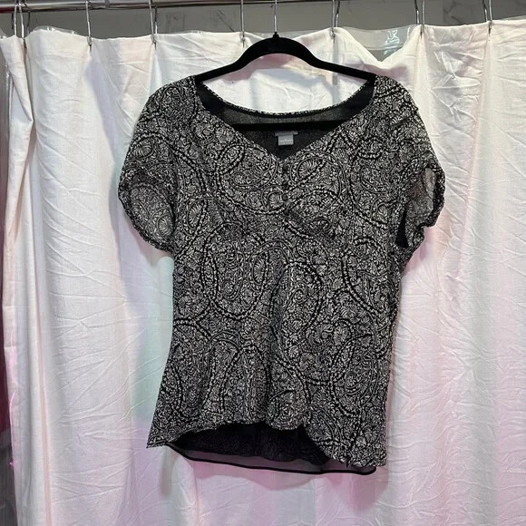 Ann Taylor Black and White Fitted Blouse