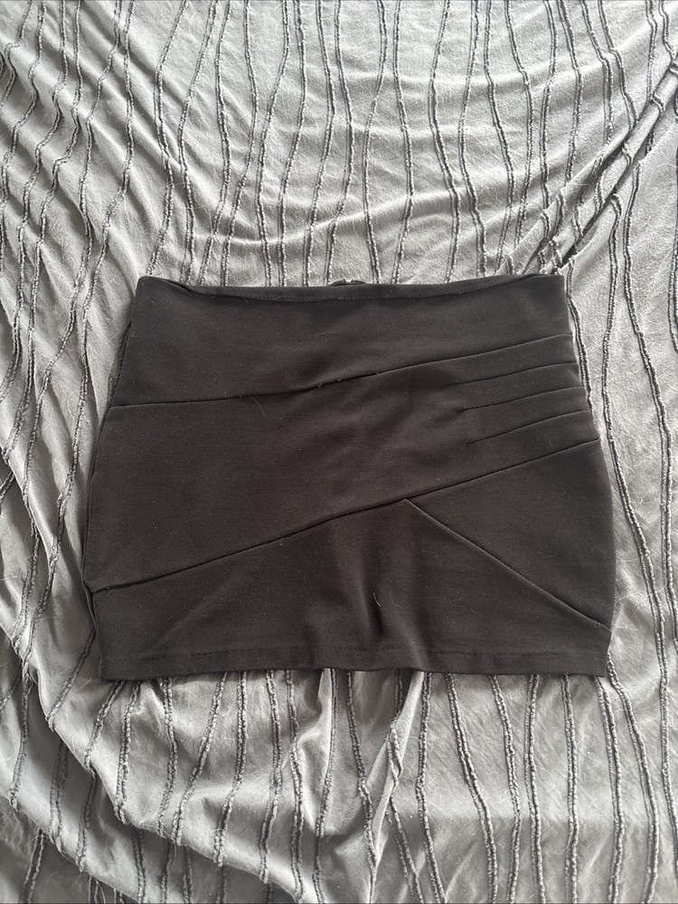 Wet Seal Women’s Black Bodycon Skirt With Zipper In Back And Asymmetrical Front