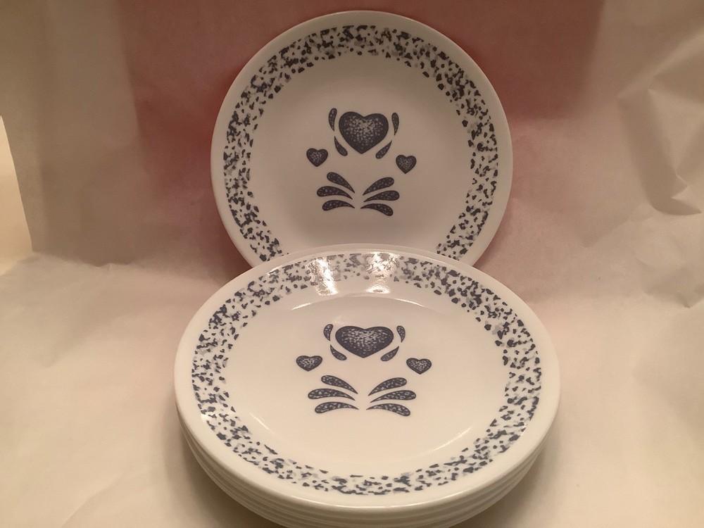 Set of 8 Corelle Blue Hearts Bread/Dessert Plates 6-3/4