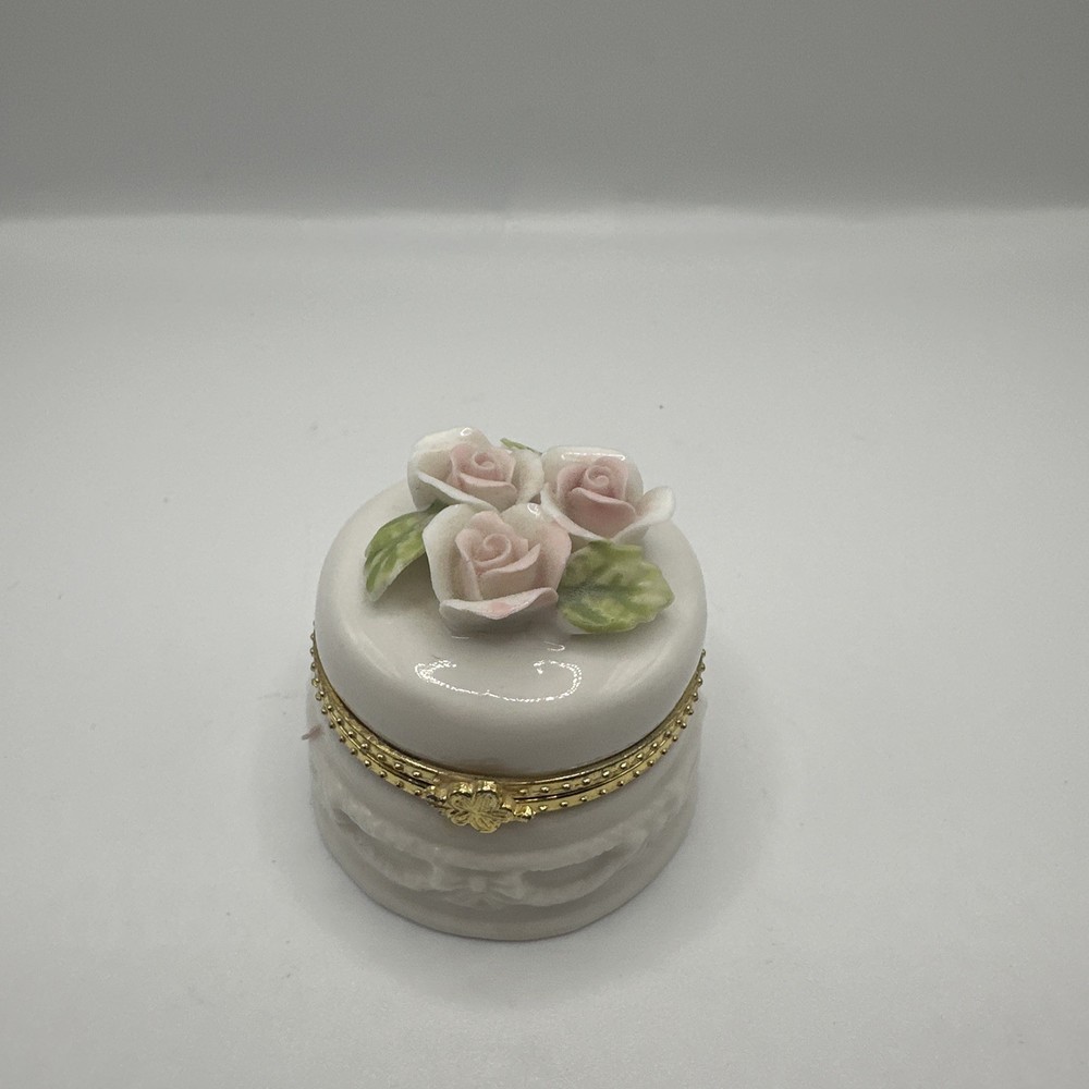 Vtg JC Penny Pink Rose White Porcelain Hinged Trinket Ring Box Wedding Cake Read