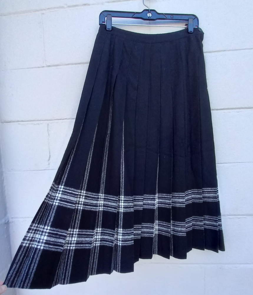 Vintage Pendleton 100% Wool Black & White Plaid Pleated Midi Skirt Size 10P #193