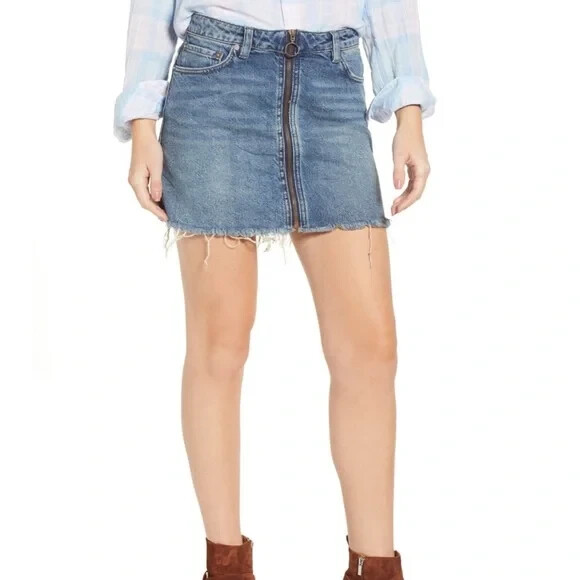 We The Free People Women's Blue Cotton Zip Up Denim Mini Skirt Raw Hem Size 25