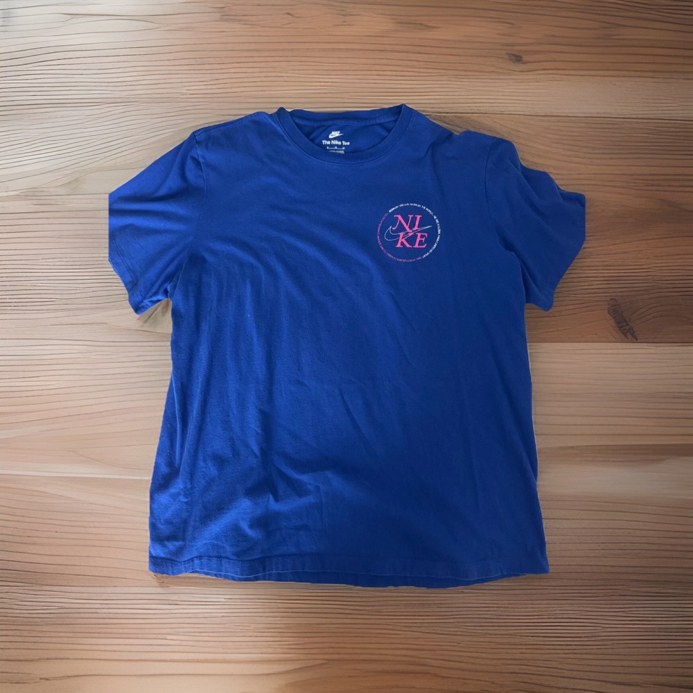Nike Men’s Graphic T-Shirt Blue Pink Chest Logo “The Nike Tee” Size XL