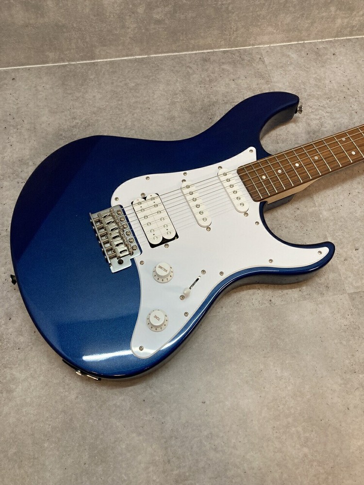Yamaha Pac012 / Stratelectric Guitar