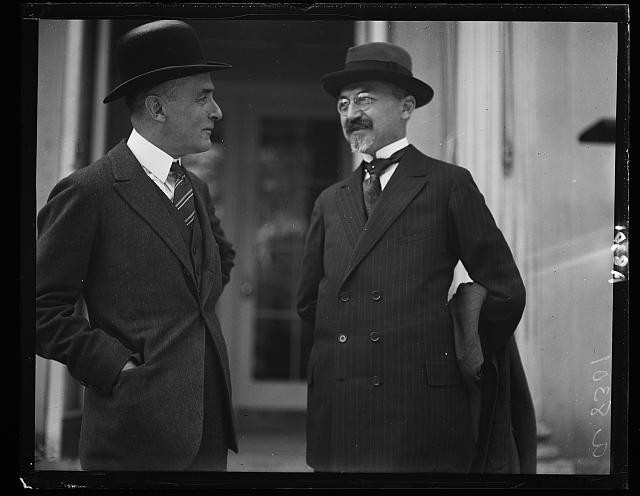 Photo:Washington D.C. White House Visitors Men in Hats 1924