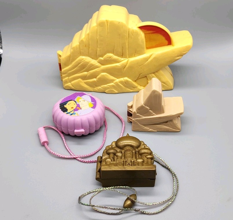 Aladdin Palace Pocahontas Shell Lion King Pride Rock Compact Playset LOT - Polly