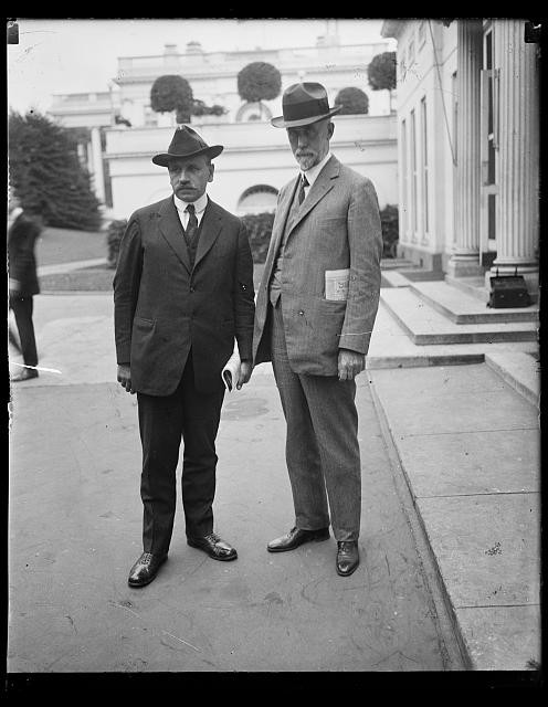 Photo:Washington DC White House Men in Suits 1920s Vintage Photograph