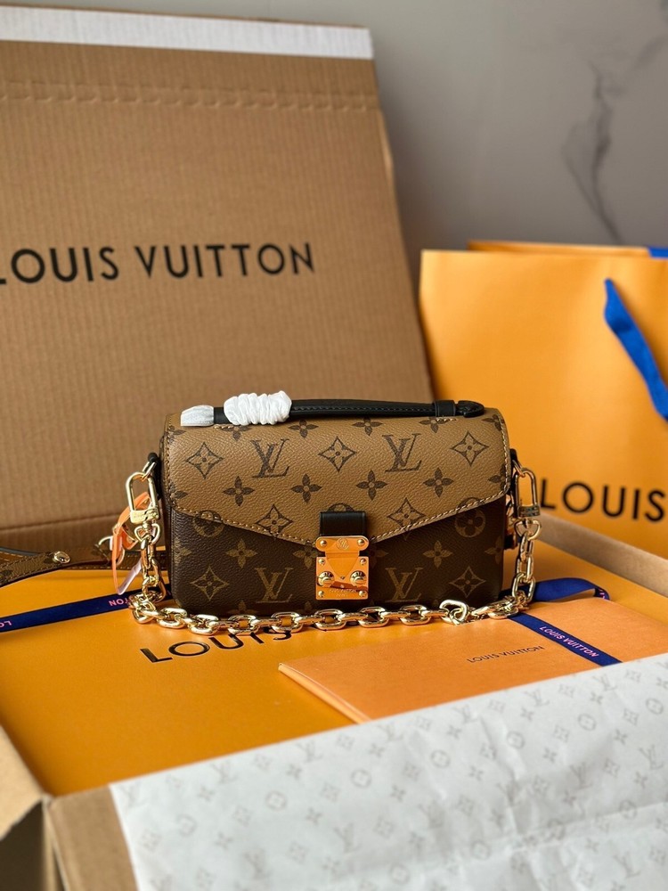 Unisex Sling Bag: Retro Floral Motif for a Chic Everyday Look