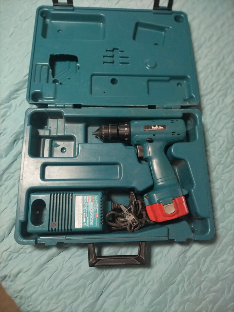 Makita 12V cordless drill with included carrying case