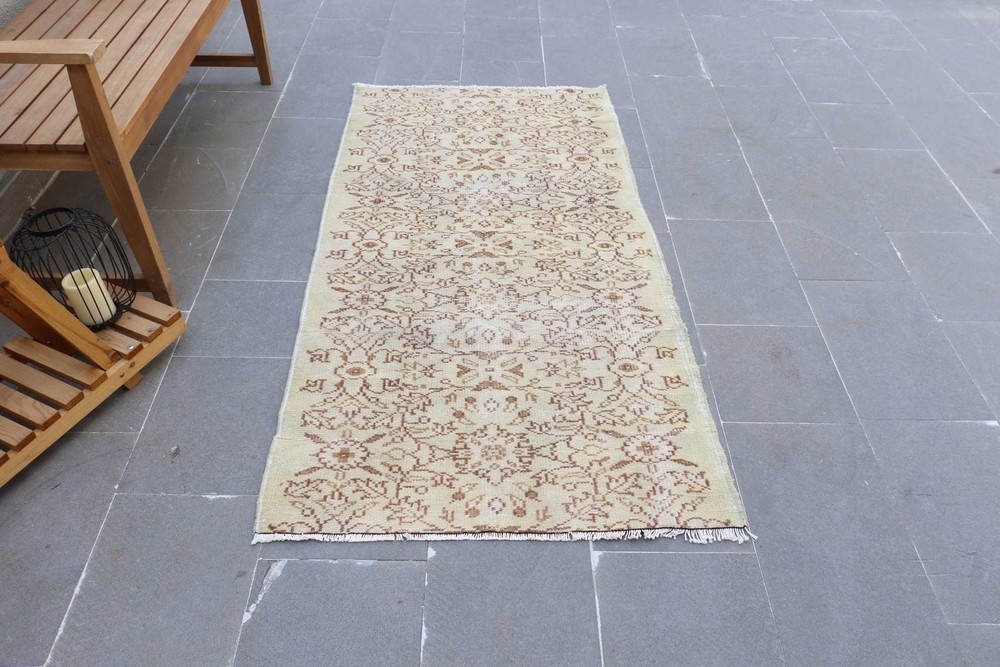 Vintage Turkish Rug 3x5,9 ft, Beige Accent Floral Wool Rug