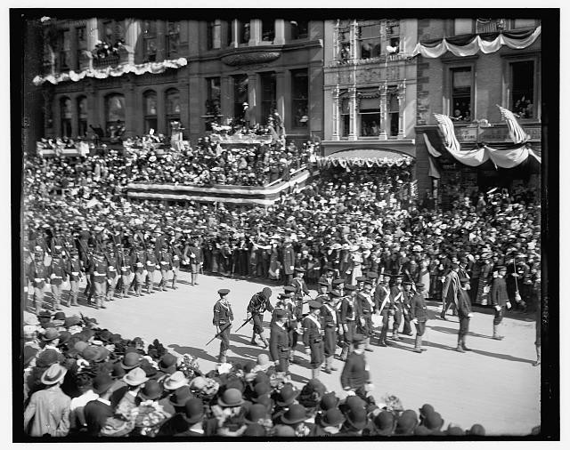 Photo:Sailors and Marines from the fleet, Dewey Land Parade