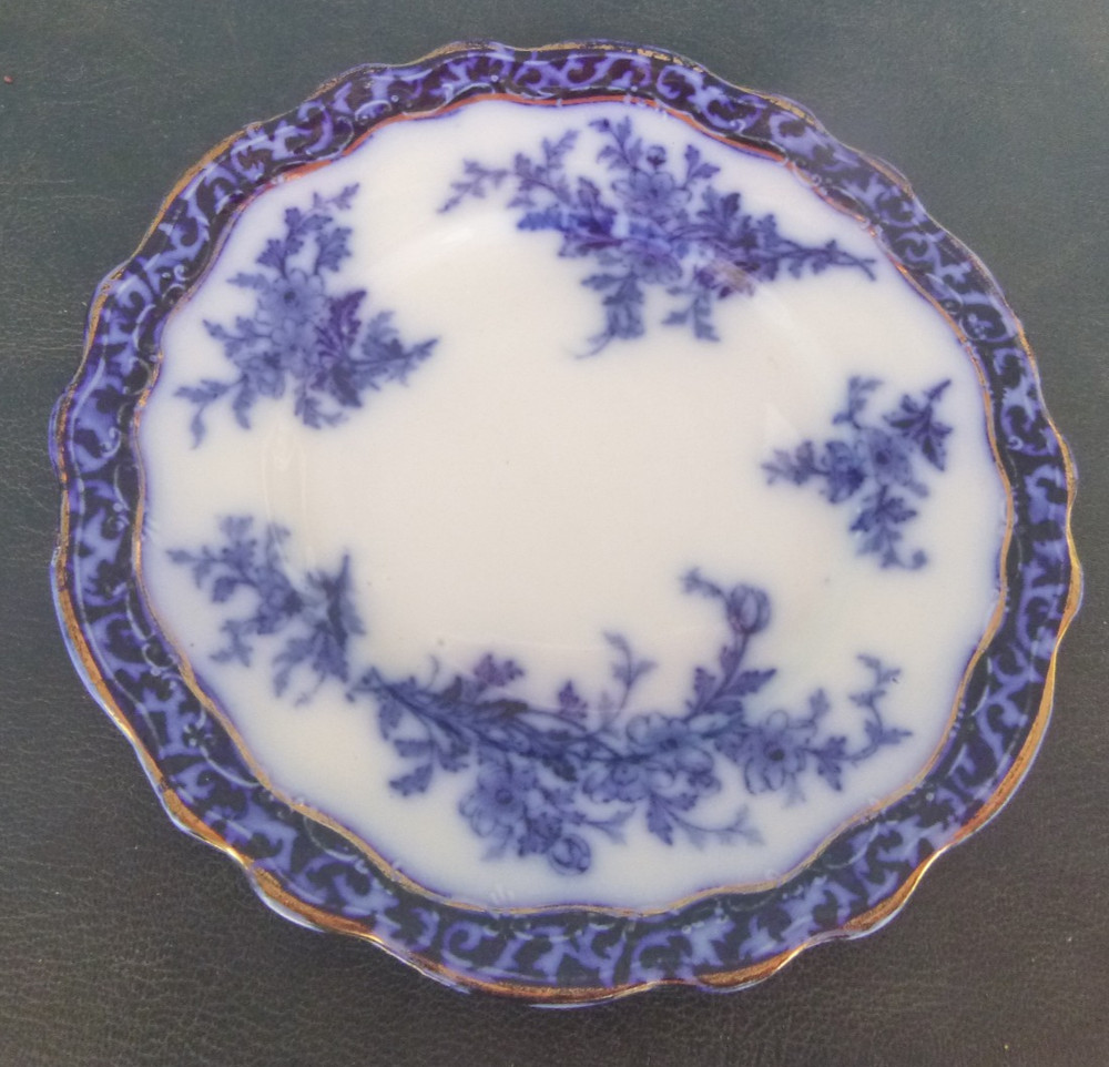 vintage  Antique Blue Flow 7 1/2